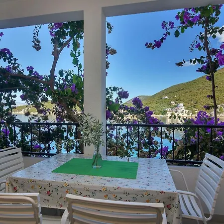 شقة And Nikola Zastražišće