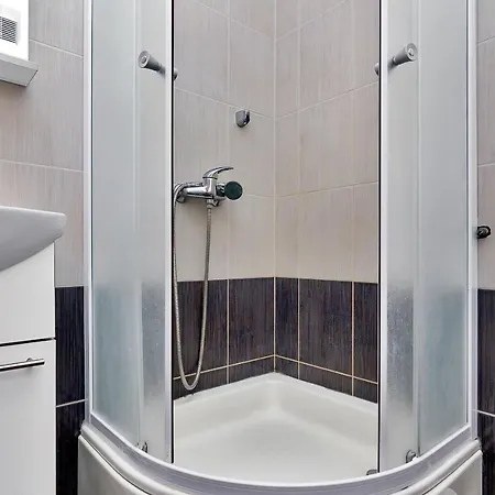 شقة And Nikola Zastražišće