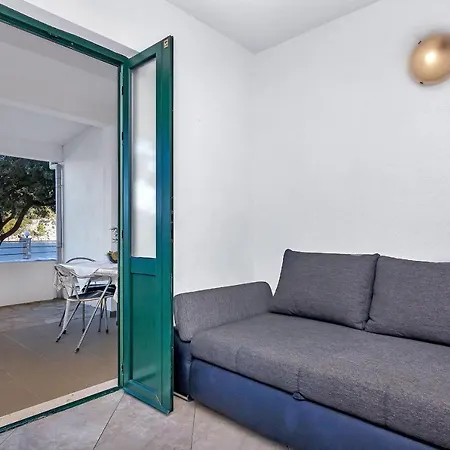 And Nikola Zastražišće