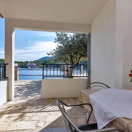 And Nikola شقة Zastražišće