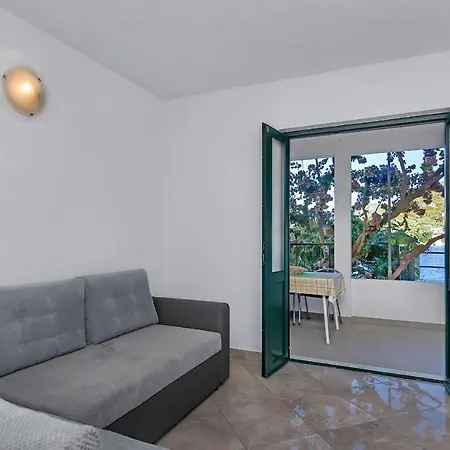 And Nikola Zastražišće