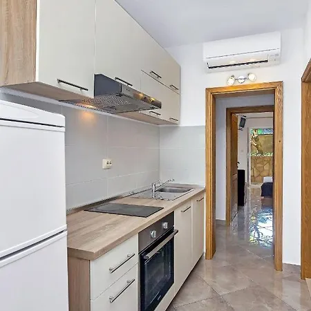 And Nikola * Zastražišće