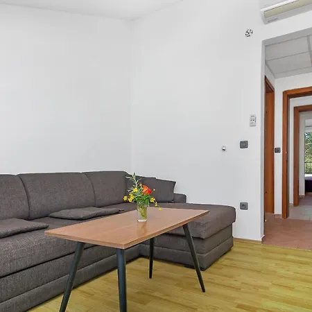 And Nikola Zastražišće