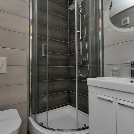 شقة And Nikola Zastražišće