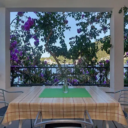 And Nikola شقة Zastražišće